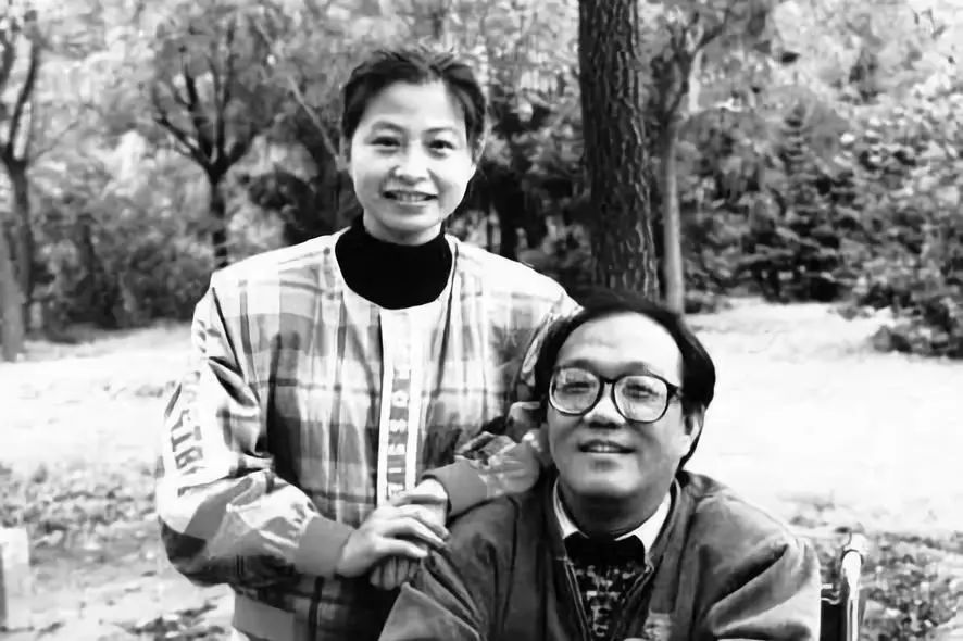 卡尔刘易斯史铁生（双腿和爱情二选一，我还是要选择爱情｜史铁生）