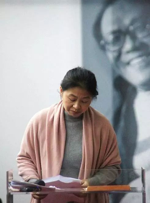 卡尔刘易斯史铁生（双腿和爱情二选一，我还是要选择爱情｜史铁生）