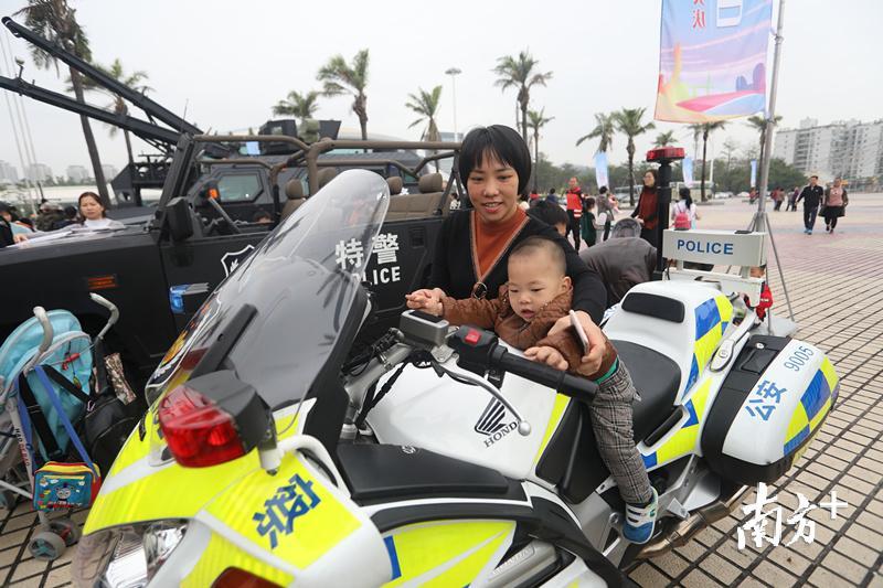 珠海哪里有摩托艇(帅翻天！狙击枪、防暴突击车……珠海公安最“神秘”部门公开亮相)