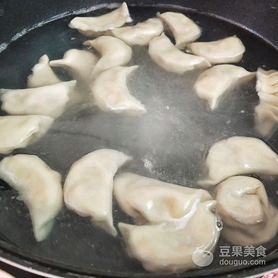 年味十足的中式面点 木耳猪肉月牙饺