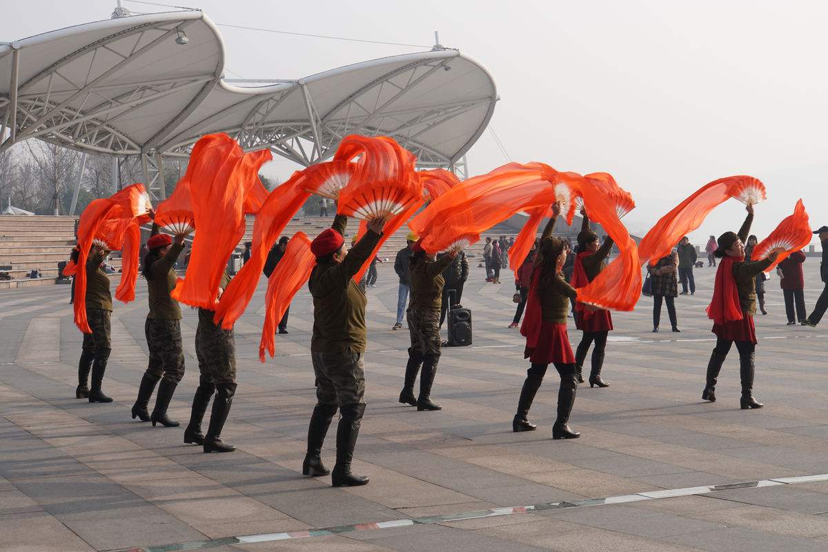 托雷斯双响、阿扎尔破门(体坛联播｜阿扎尔复制亨利神作，刘国梁再度“敲打”国乒)