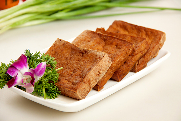 腊月二十五：推磨做豆腐 祈“福”降来年