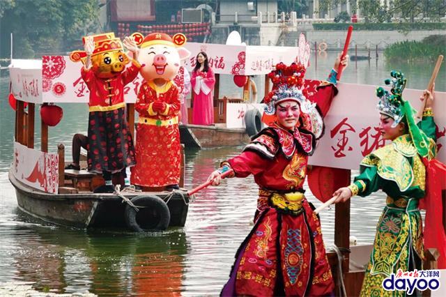 荔湾水上花市开锣 “水上花街”别样年味