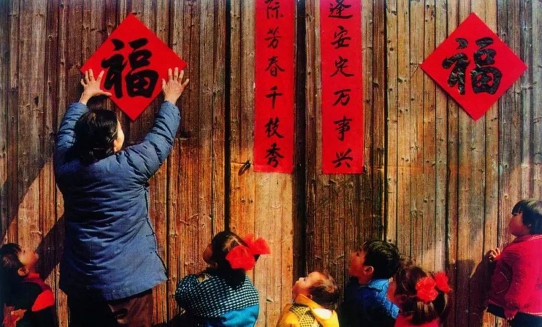 「年俗」过年贴春联,这么贴才正确,你贴对了吗