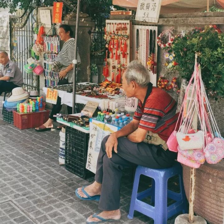 半年4个雨季谁能顶得住？独家套餐带你6折住洲际旗下酒店，躺床上看海晒太阳