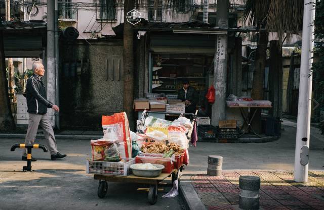 半年4个雨季谁能顶得住？独家套餐带你6折住洲际旗下酒店，躺床上看海晒太阳