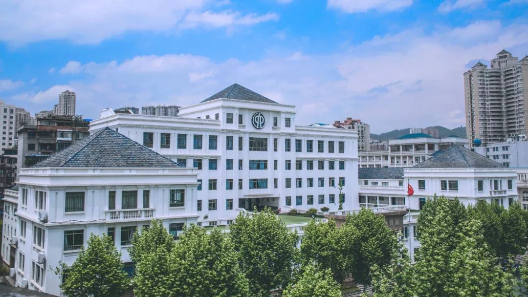 贵阳民族中学 贵阳民族中学校花-徐拾记官网