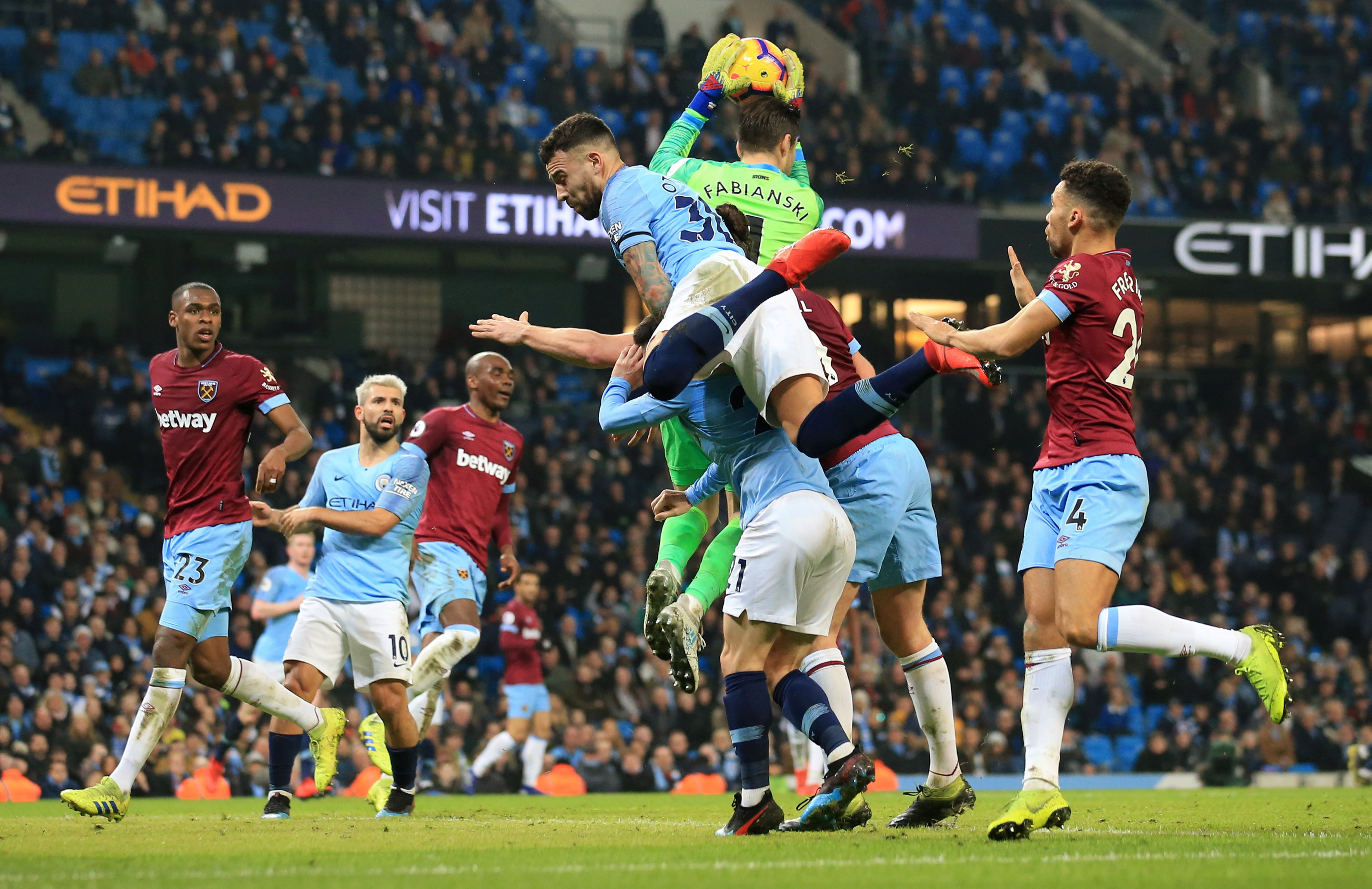 曼城主场1-0击败西汉姆联(足球——英超：曼城胜西汉姆联)