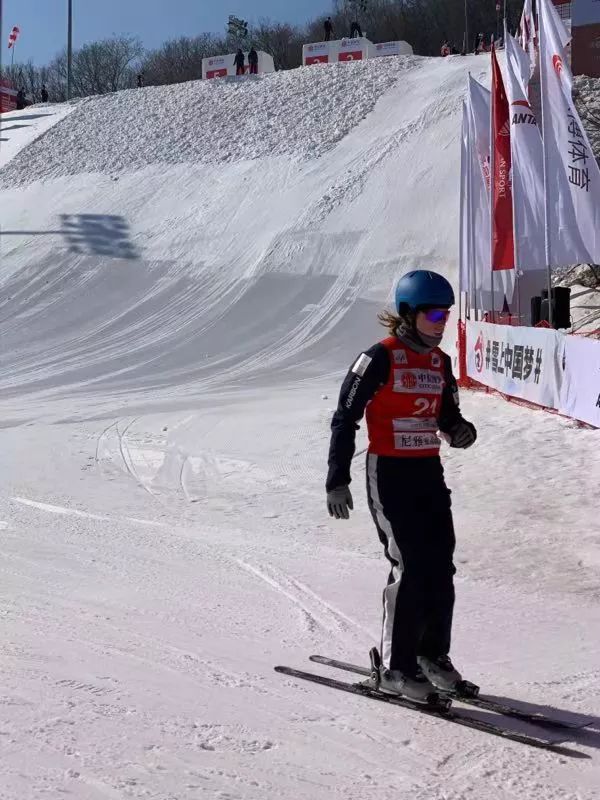 世界杯滑雪长春站莲花山(独家直播 | 国际雪联自由式滑雪空中技巧世界杯最后一站比赛，长春莲花山滑雪场拉开帷幕！)