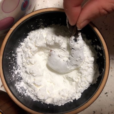 面包糠炸虾的做法（超好吃的面包炸虾的家常做法）