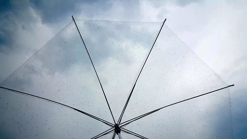 碰击布的雨伞优缺点（雨伞布哪种最耐用最防水）