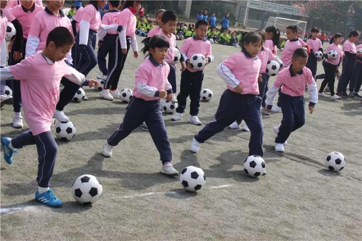 越秀区网球队(专访满族小学：从保级蜕变为全区冠军，奖杯传递延续足球能量)