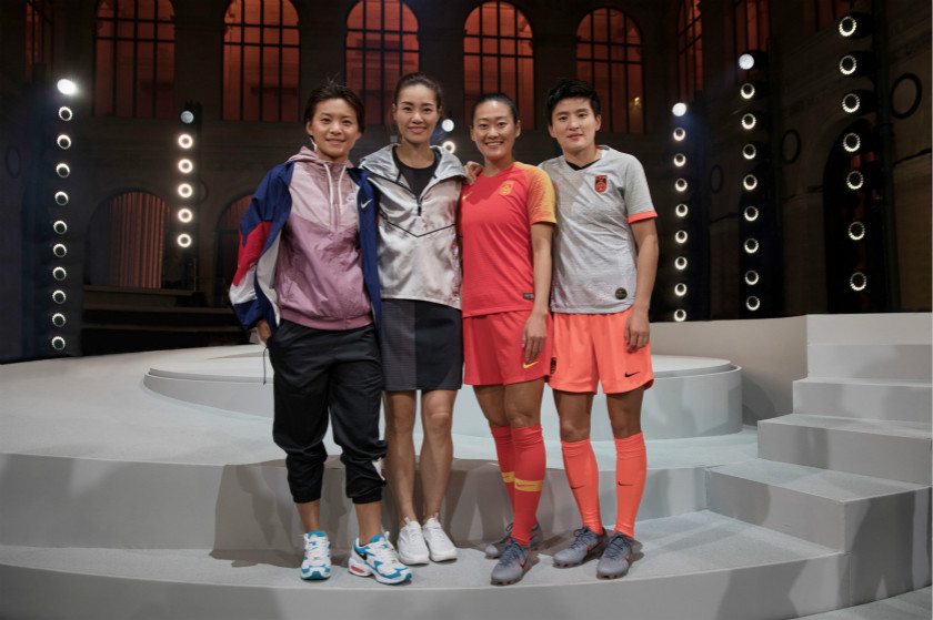 2014世界杯nike(耐克在巴黎办了一场大秀，想要刺激女性运动市场)