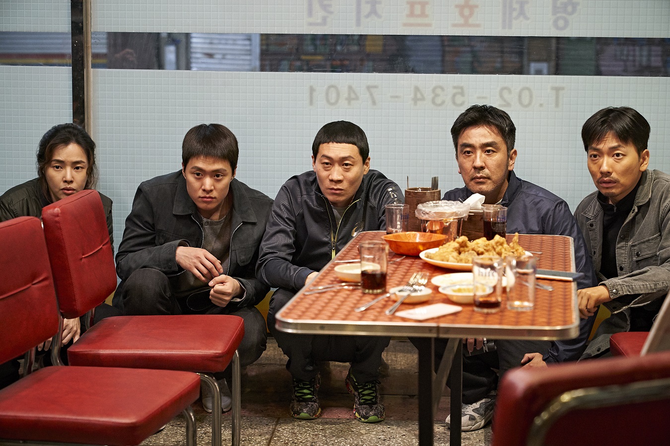 看完韩国的《极限职业》，知道完爆《龙虾刑警》的原因了