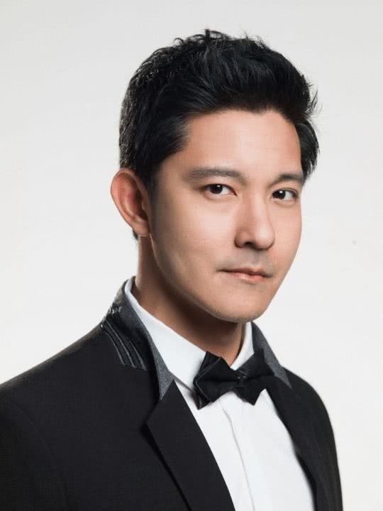 在立威廉5岁时,被父亲抛弃,家里从此没了顶梁柱,为了减轻家中负担