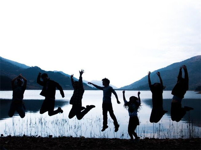 关于青春的经典语录有哪些 描写年轻真好的感人语句