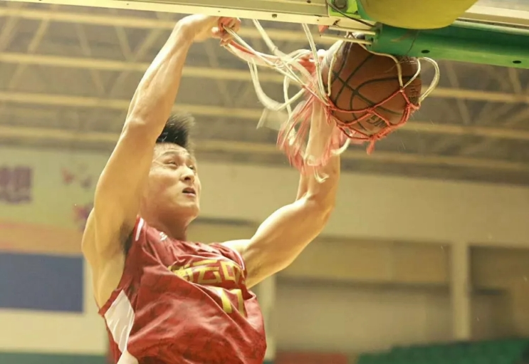 湖南陈小龙为什么打不了cba(衡阳有个全国规模最大的“民间CBA”，CBA、NBL、CUBA现役球员都来比赛)