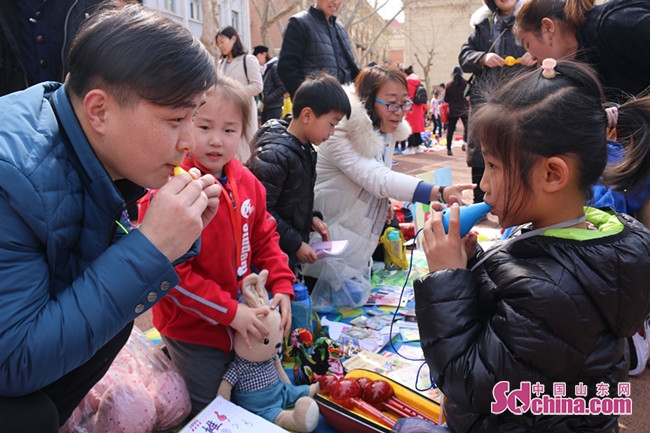 我型我秀、现场拍卖、以物易物……“跳蚤市场”进校园 历山学校社会实践活动创意多