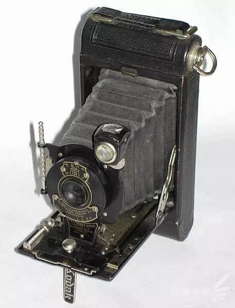 照相机是什么时候发明的（照相机的历史发展简史）