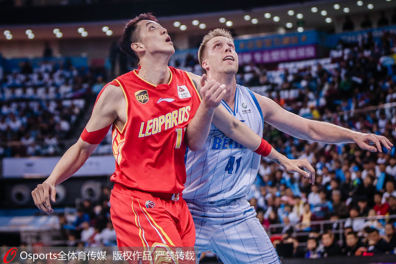 cba深圳對北京哪個贏（高清—5人得分上雙拜克斯35 5 深圳加時險勝北京總分1—2）