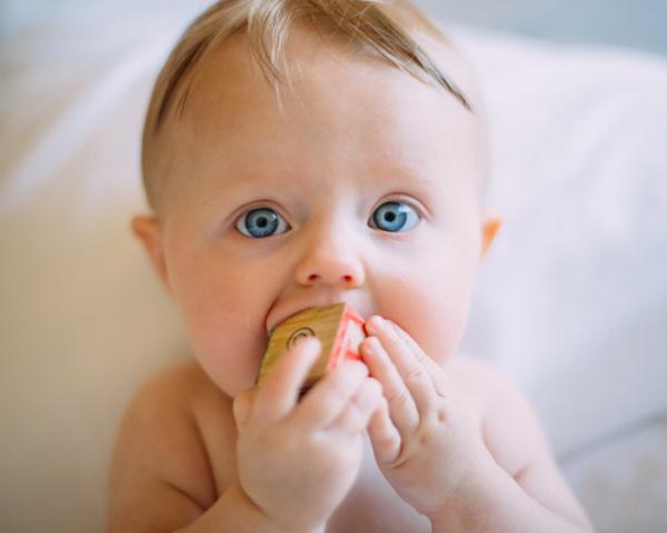 买奶粉怎么选择配方比较好，如何选择奶粉更适合宝宝？