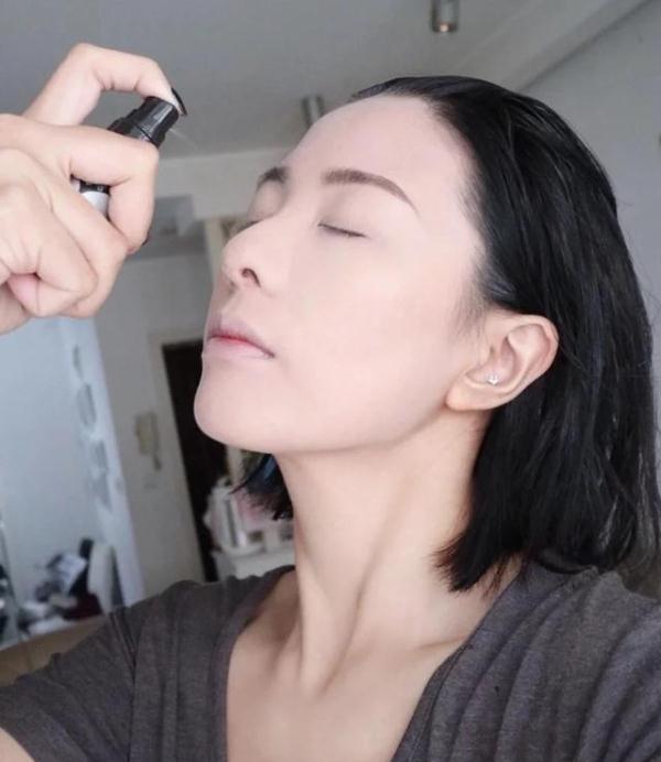 怎么化妆不(bu)卡粉（用水宝宝防(fang)晒怎么化妆不卡粉）-大连信息(xi)网