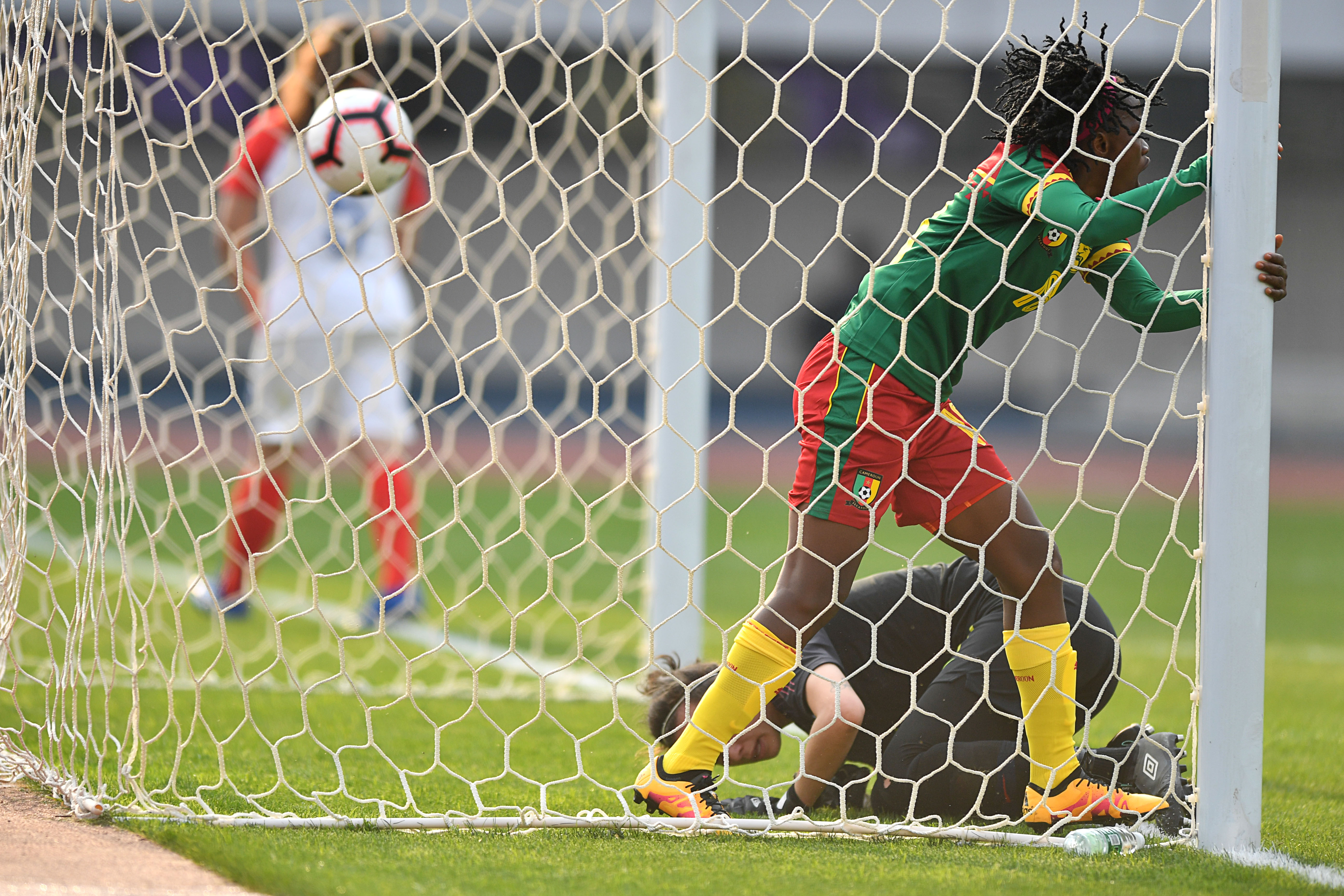 足球——女足四国赛：喀麦隆胜克罗地亚