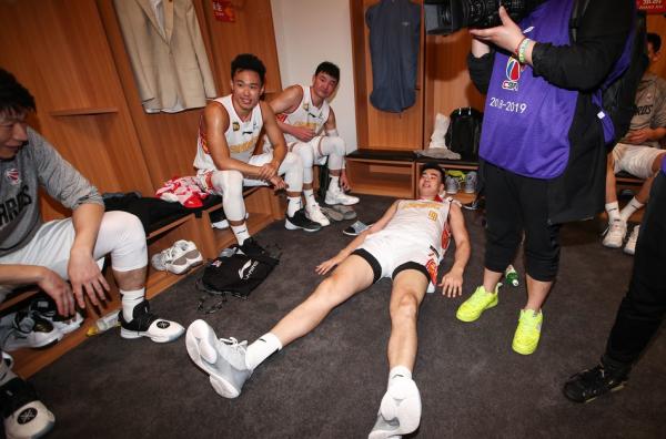 杜兰特会去cba哪个队（体坛联播｜深圳男篮改写CBA历史，杜兰特今夏加盟纽约？）