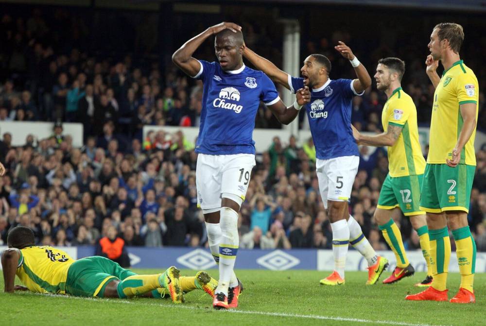 英超球衣颜色怎么看（盘点英超历史最靓球衣：曼联的鬼才设计 纽卡黑白最经典）