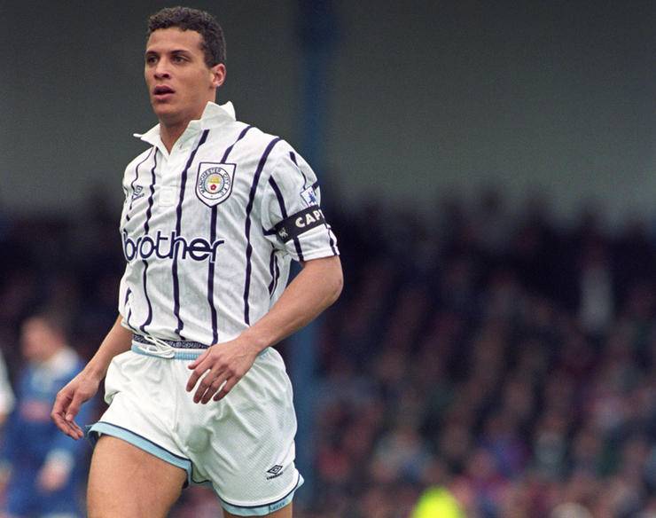 英超球衣颜色怎么看（盘点英超历史最靓球衣：曼联的鬼才设计 纽卡黑白最经典）