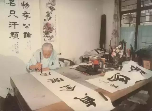 她13岁为百货公司题大字，日本首相也慕名求字！