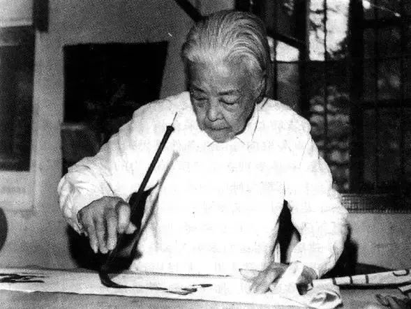 她13岁为百货公司题大字，日本首相也慕名求字！