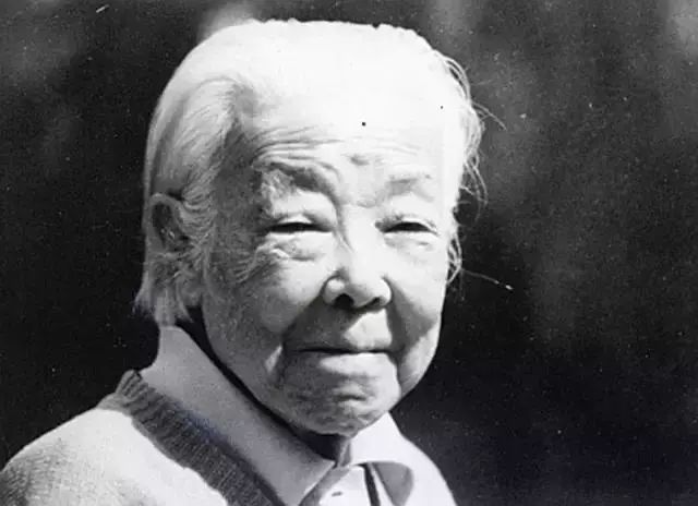 她13岁为百货公司题大字，日本首相也慕名求字！