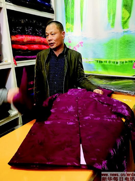 探访“寿衣产业第一村”：给予生命最后的体面