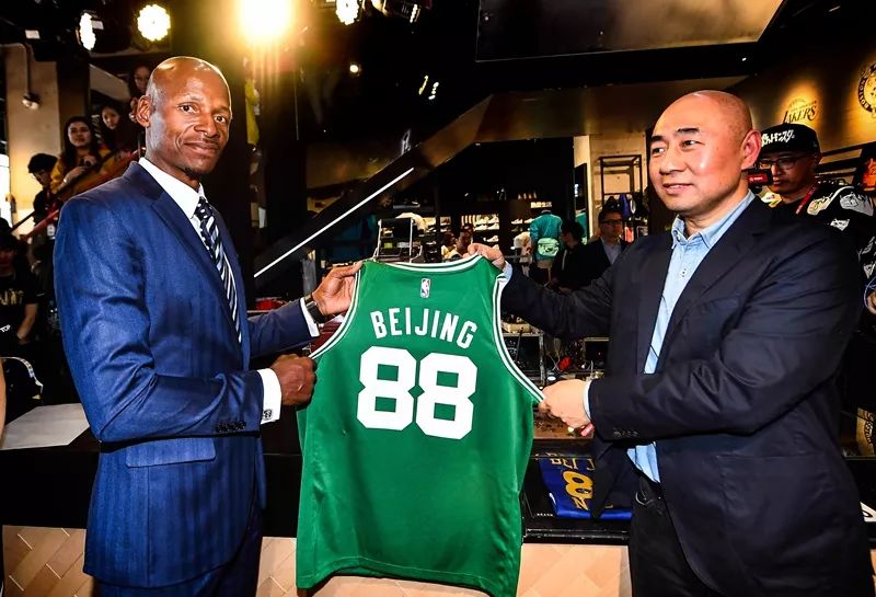 nba的商品有哪些(买鞋、打卡的新去处！NBA 北京旗舰店开业！暗藏好多惊喜！)