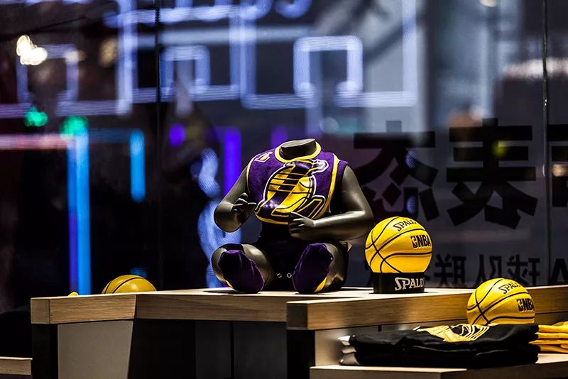 nba的商品有哪些(买鞋、打卡的新去处！NBA 北京旗舰店开业！暗藏好多惊喜！)