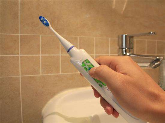 电动牙刷买了这么久 你真的用对了吗