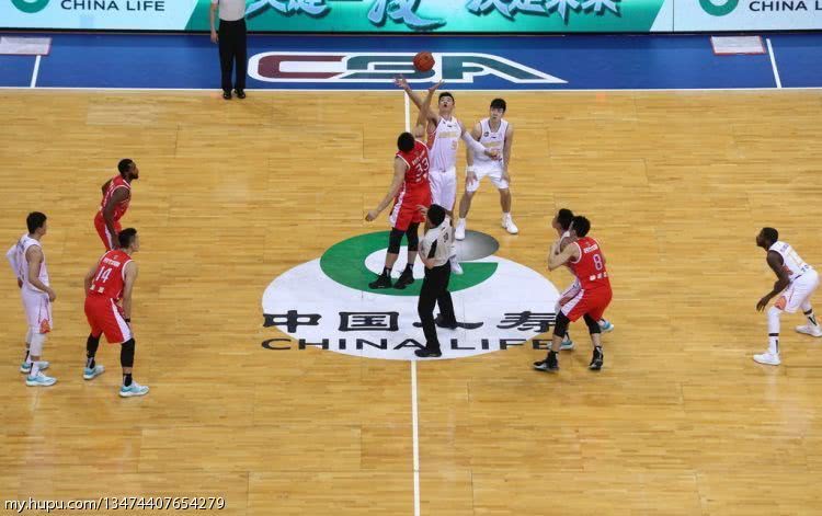 cba哪个场地最好(硬核科普！为什么CBA地板不如NBA“颜值高”？)