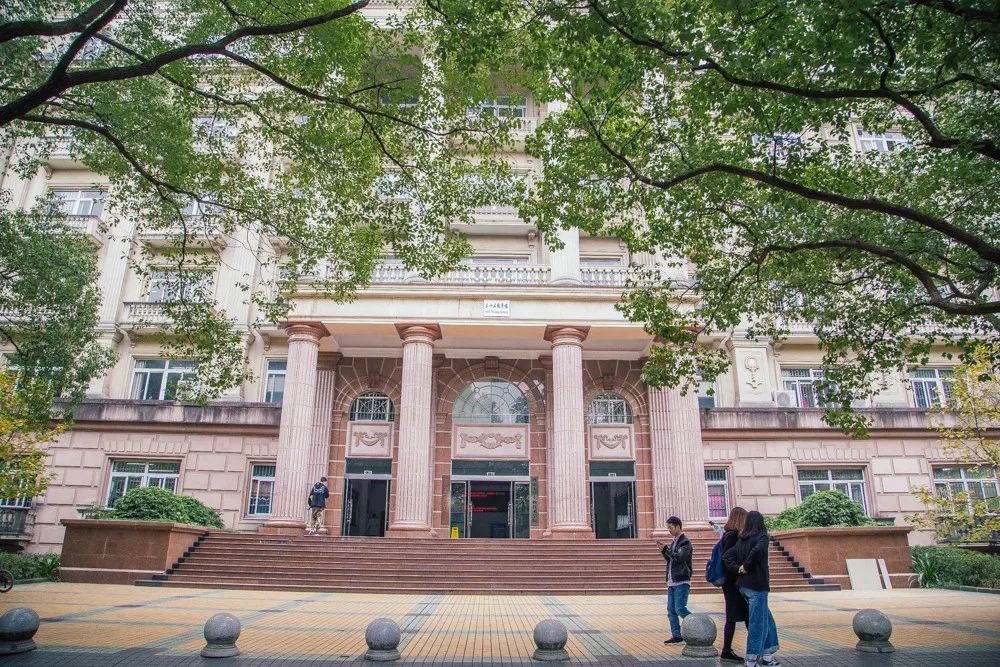 西南大学中心图书馆「西南大学中心图书馆怎么找书」-爱妻自媒体