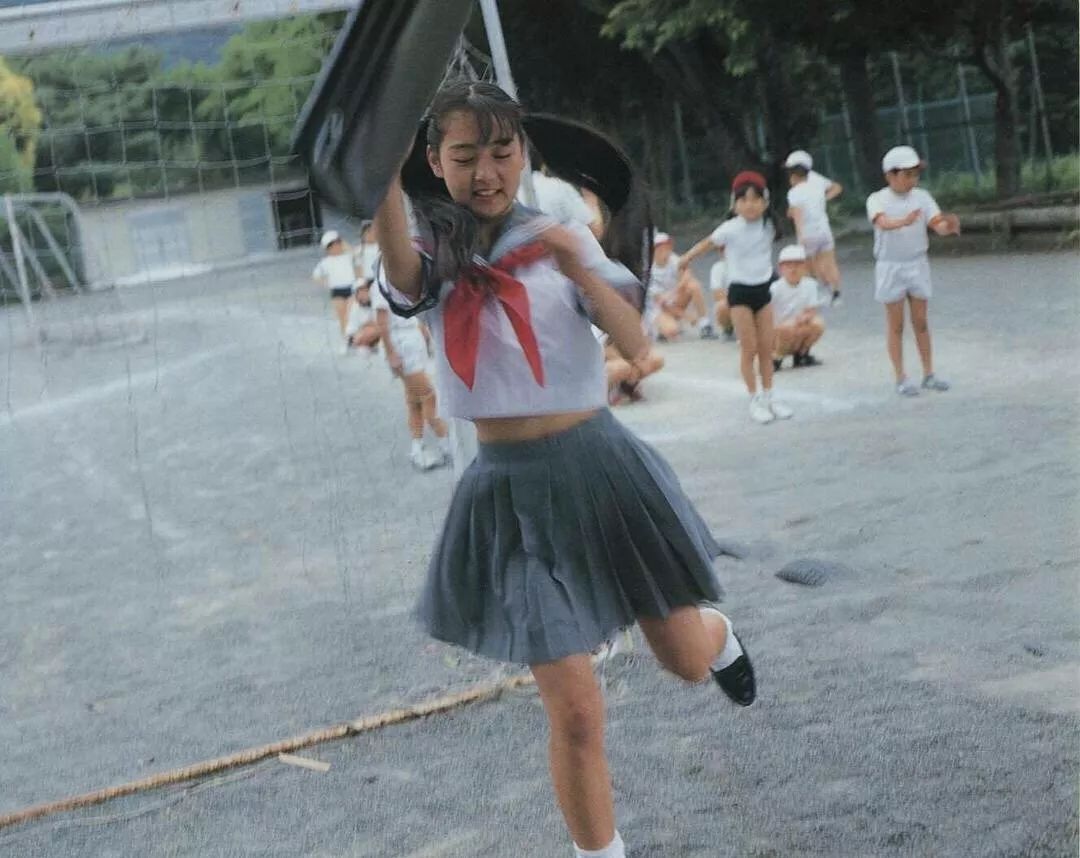 日本美女写真(这几套超经典日本少女写真，怎么可以这么美！)