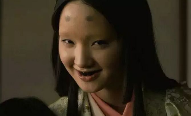 日本古代的奇葩审美——黑黑的牙最美