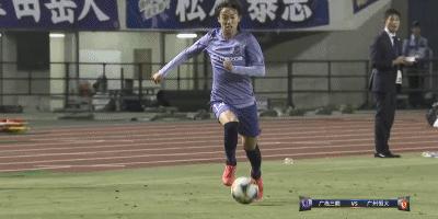 半场：李学鹏自摆乌龙，广岛1-0恒大