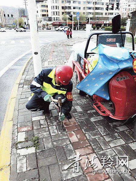 西宁城管部门出动消灭螺丝头