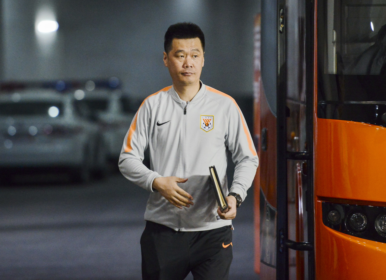 足球拒绝双标是什么意思（鲁媒：拒绝双标，给“洋帅”和“土帅”都多一点耐心）