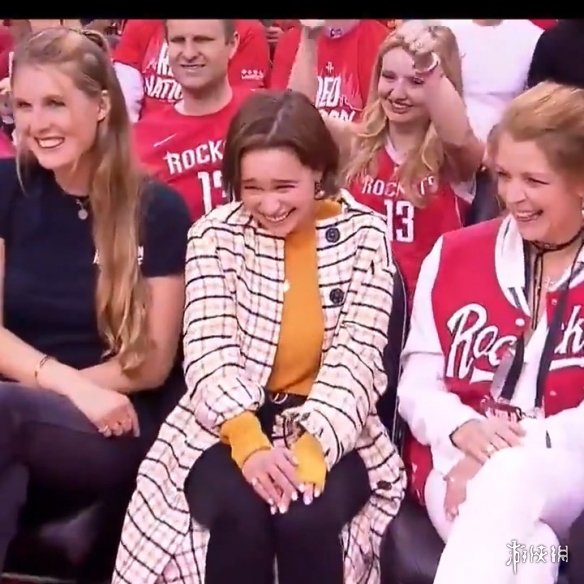 龙妈为什么去看nba（NBA火箭VS勇士！龙妈到场观看助阵被玩“咖啡梗”）
