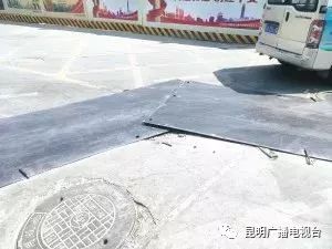 城市道路“铁嘴咬人”有行人被路面钢板压断5根脚趾 经过这些路段千万小心！