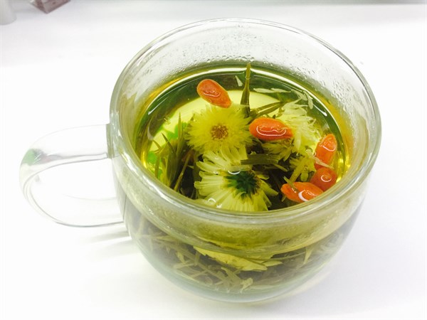 柠檬菊花茶（柠檬和菊花茶长期饮用的营养功效）
