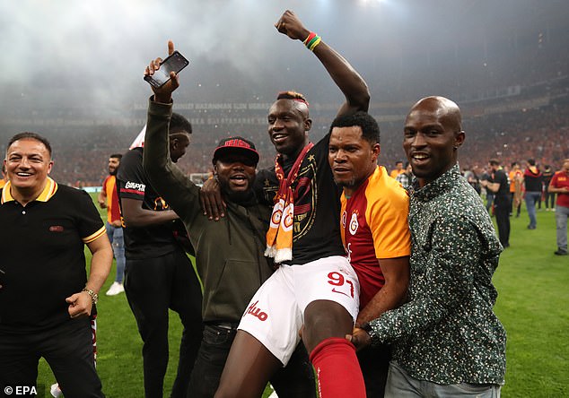 加拉塔萨雷冠绝群雄（逆转取胜！加拉塔萨雷第22次夺得联赛冠军）