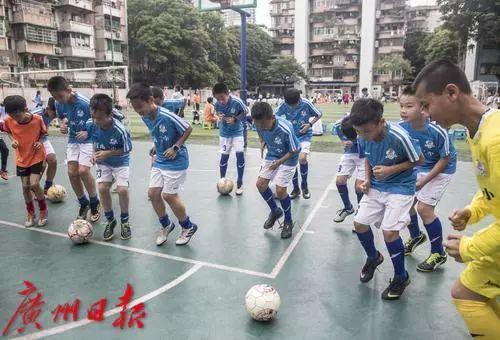 一脚美妙的射门终结了比赛(火遍全网！踢出“世界波”的广州小学生是他！)