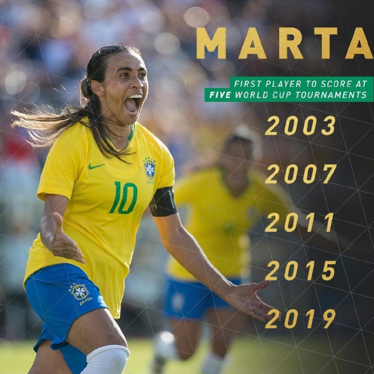 世界杯第一历史射手（玛塔超克洛泽加冕世界杯历史第一射手，网友：跪求女王口红色号）